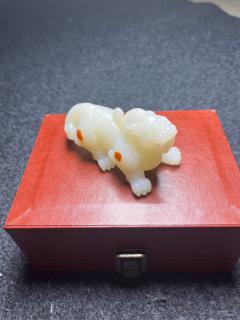 和田玉籽料玛丽艳红皮羊脂白玉,222克#和田玉籽料# 苏州