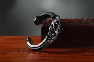 腕间柔情,谁不想拥有一只和田玉手镯?